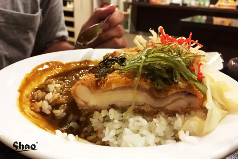 ​​​食記｜台中美食。雷穀食堂—最用心的咖哩飯。平價日式料理CP值破表。厚切炸豬排真的好好吃!!!