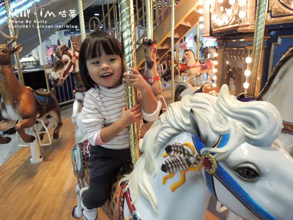 ▌頭份尚順 ▌食蟻獸食記～旋轉木馬轉蛋充氣城堡(附影片)廣播大推一定要去朝聖！