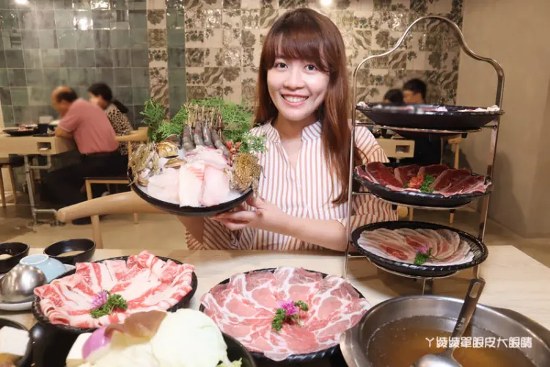 新竹巨城附近火鍋推薦湯作鍋物！招牌剝皮辣椒雞湯、特色佐醬及高檔好吃的肉品 - ㄚ綾綾單眼皮大眼睛