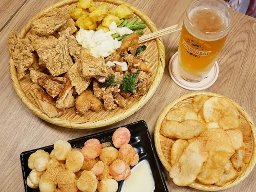 壹柒炸-台中西屯區炸物店  近漢口國中  餐點選擇多且有脫油機  炸物清爽不油膩  再來杯啤酒就是最完美宵夜              