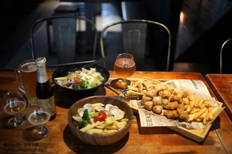 食記｜新北板橋【G+9鮮釀餐廳】三民店。消除壓力的好所在！品嘗精釀啤酒＋台式鹹酥雞的完美組合