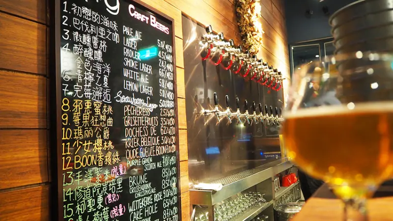 板橋三民路美食 G+9鮮釀餐廳  特色餐酒館 宵夜好去處 精釀啤酒大口喝    青醬帶骨豬扒飯  炸物拼盤  麻辣燙 網美牆 包場慶生 情人節約會餐廳