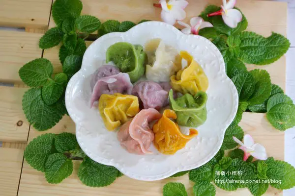 【宅配素食推薦-素日子】六福五彩高麗菜水餃/塔香野菇千層麵/泰式打拋猴菇。跟著素日子，來一趟一週一次的無肉日生活！