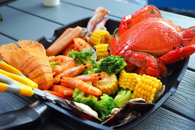 【台南海鮮餐廳】貨櫃碼頭 龍蝦海鮮主題餐廳｜超震撼霸王級旭蟹｜可納百人特色空間｜五星級海鮮食材