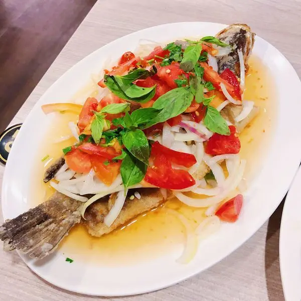 [台北泰式]中山國中站「銀魚泰國料理」物超所值商業午餐只要100元/甜湯 白飯 飲料無限供應/佛心店家/上班族中午用餐好選擇/附菜單