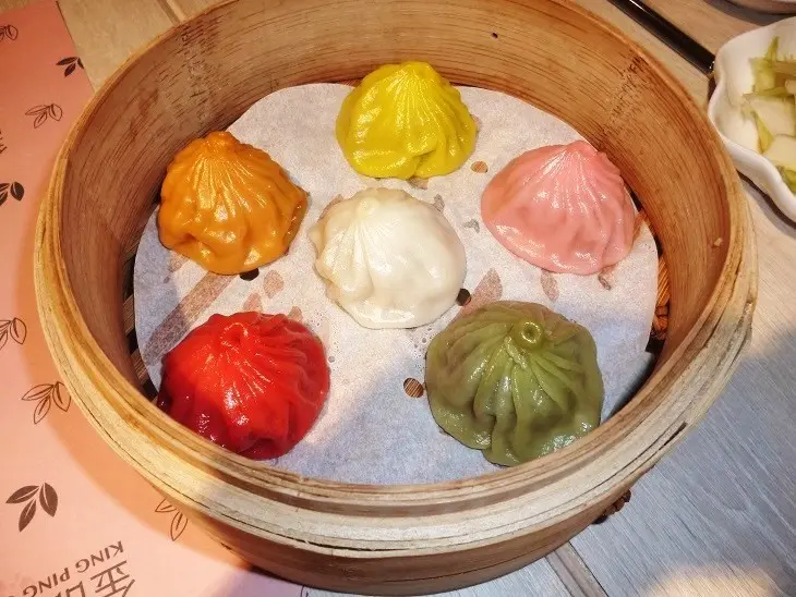 貴氣閃耀的金箔黃金烏龍茶與美味多樣的六彩小籠包-金品茶語2019真金美味喜迎金豬年新產品体驗心得