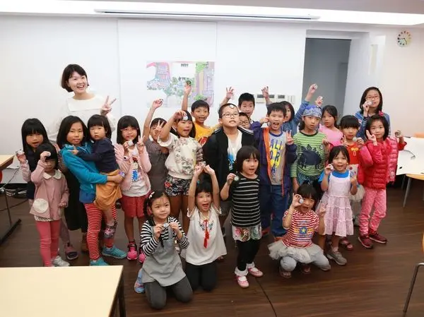 【玩】台北-親子體驗- 自己做墜飾～共創藝術工作坊；兒童數位藝術基地(國立台灣藝術教育館 )