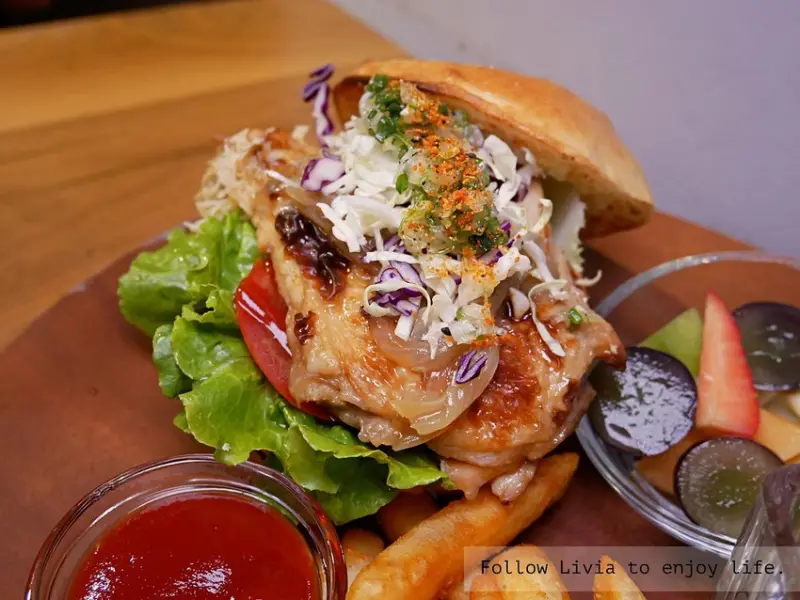 【台北美食】台北信義區 捷運市政府站 out of office不在辦公室│250坪超大空間 場地租借 ❤跟著Livia享受人生❤