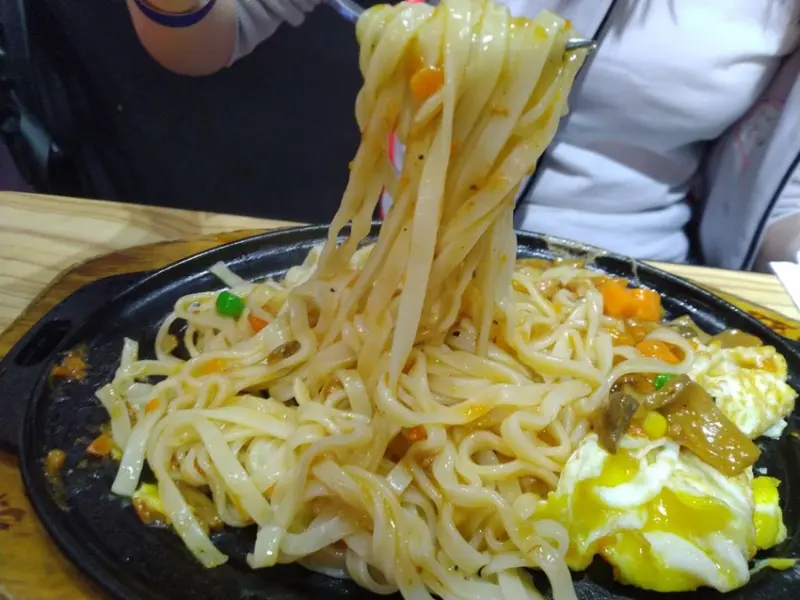 【中永和美食】孫東寶-不使用組合肉的平價高CP值牛排,路邊攤的價格給你餐廳等級的環境與餐點@東吃東吃到處吃