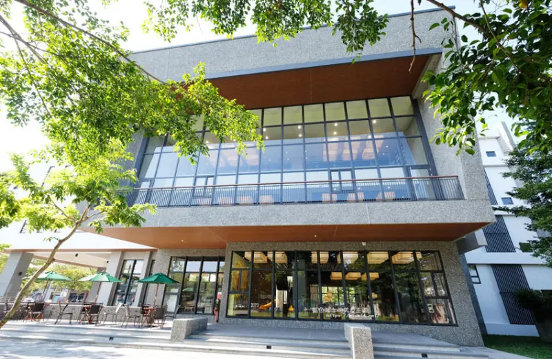 台中南屯│臺中市立圖書館李科永紀念圖書分館-公園綠意伴讀，木質舒適空間，幼兒教育為主，分齡分眾貼心設計 - 藍色起士的美食主義