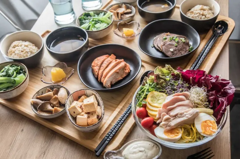 [台北信義]低升糖料理健康餐，健康飲食新食尚，多樣化菜色豐富您的用餐時光！umeal 優膳糧 - 大手牽小手。玩樂趣