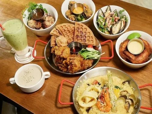 LALA Kitchen - 新竹東區美式料理  超多特色料理  還有IG超夯的楓糖鬆餅炸雞等你來品嘗