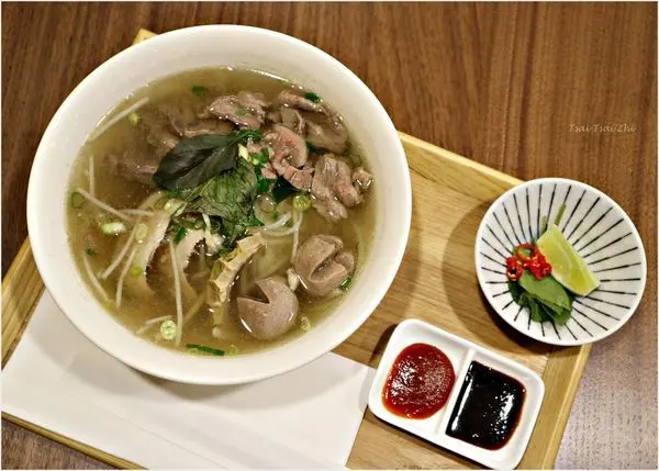 [台北大安]台北 國父紀念館商圈-談談越 Talk The Pho|招牌牛肉河粉、越式班蜜火腿三明治、越式滴露冰咖啡、越式醃檸檬汁和芋頭椰漿(愛評體驗券)