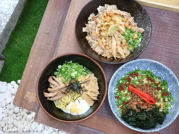 台中美食│麵屋かとむら台中一中店〃沒有湯的拉麵，不用飛日本，在台中也吃的到東京名物油拌麵啦～        
      