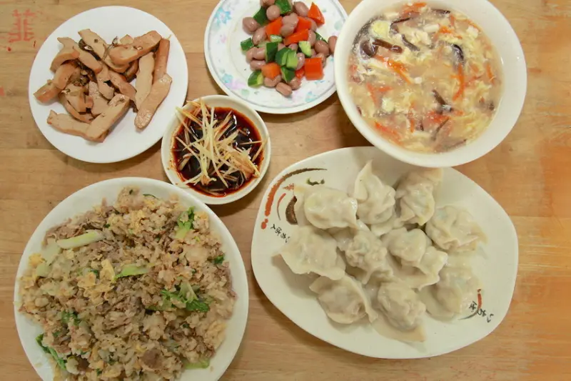 吃。台南|東區。隱藏在巷弄裡的老店，原味料理的美食「寧波小吃」。