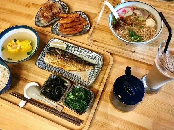 ||吃。花蓮|| 平行時空小茶室 平價好吃又好拍的復古餐廳