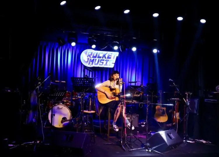 【Rocket Music 音樂火箭餐廳】美味的創意料理，加上動人的Live Band現場演唱，台北聚餐約會的好去處-台北音樂餐廳推薦 - 邦妮2兔