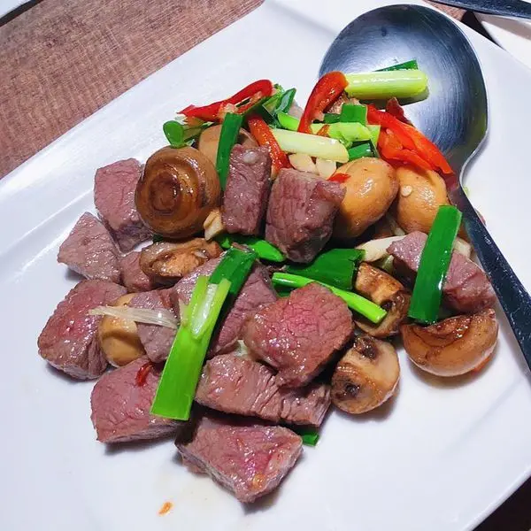 [台北食記］長安客棧 澎湖精品海鮮~CP值極高又新鮮的海鮮料理 桂花蟹/菲力牛/中卷/三杯雞