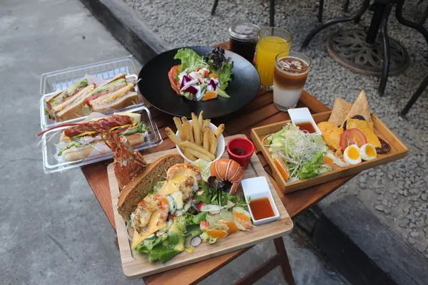 台中美食｜花貝勒 手作漢堡-台中西區豪華龍蝦早午餐，平價外帶式豐盛早餐