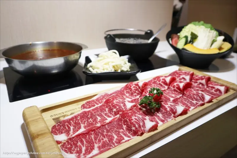 【超有肉涮涮屋】中壢貳店~桃園美食推薦 中壢火鍋推薦 菜盤換肉盤大滿足 近中壢SOGO&桃園機捷A21環北站