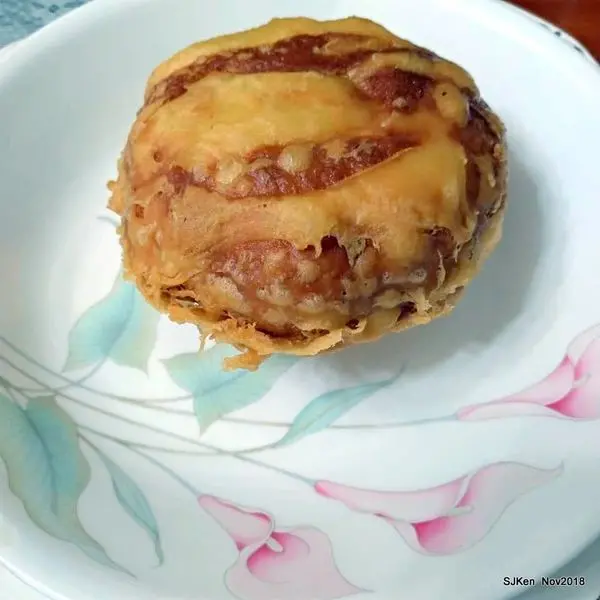 (台北捷運板南線南港站周邊美食)二訪「咬一口脆皮甜甜圈」--- 夢幻雲朵造型好吸睛，多種口味香軟好滋味!