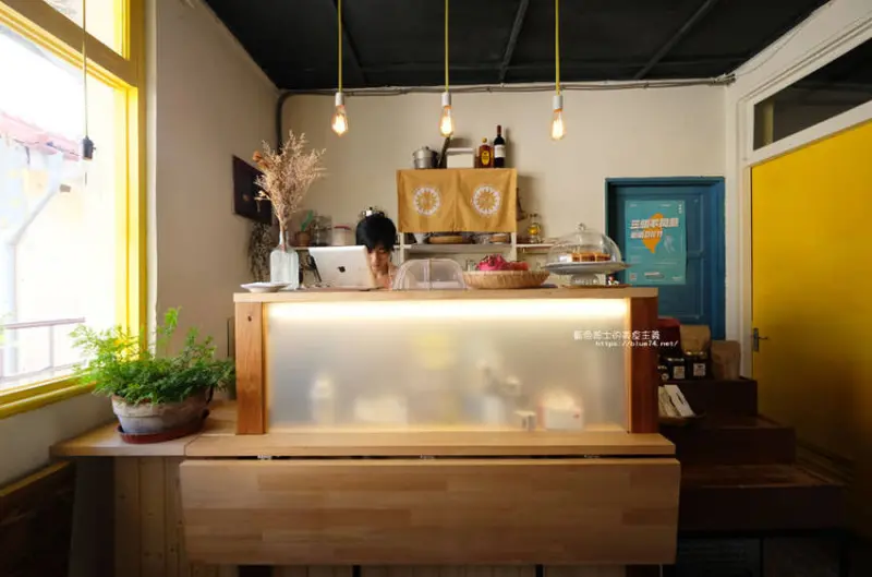 台中西區│時沐-隱藏審計新村二樓，咖啡類表現不錯 - 藍色起士的美食主義