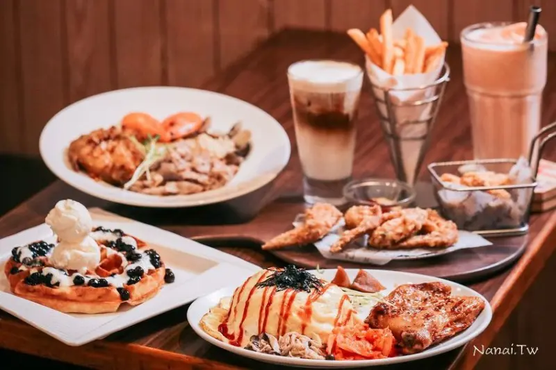 鹿港》鹿鹿鬆餅屋。超高CP值韓風烤雞腿蛋包，珍奶控必點,珍奶冰淇淋鬆餅。 - Nana愛旅行札記