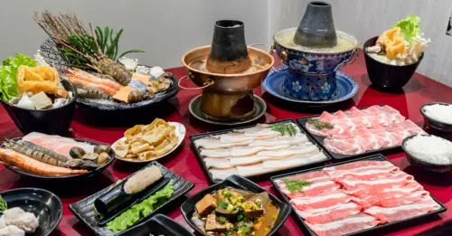 小瀋陽碳火小火鍋，超美景泰藍鍋任你挑！一個人也能大啖人氣酸菜鍋與麻辣鍋