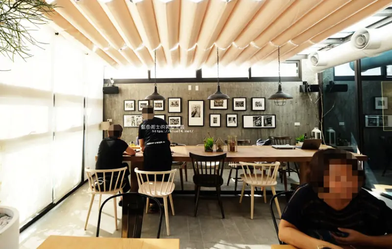 台中梧棲│橙黃橘綠-一年好景君須記，最是橙黃橘綠時，海線好拍有設計感咖啡館 - 藍色起士的美食主義