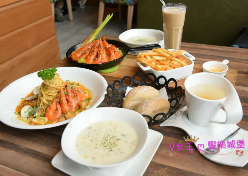 【信義區美食】捷運市政府站 洋城義大利麵-誠品信義店 ~ 城市書屋設計、豐富多元美食，享用美食的同時還可以觀景101美景，平價美食景觀餐廳就在這裡 !!