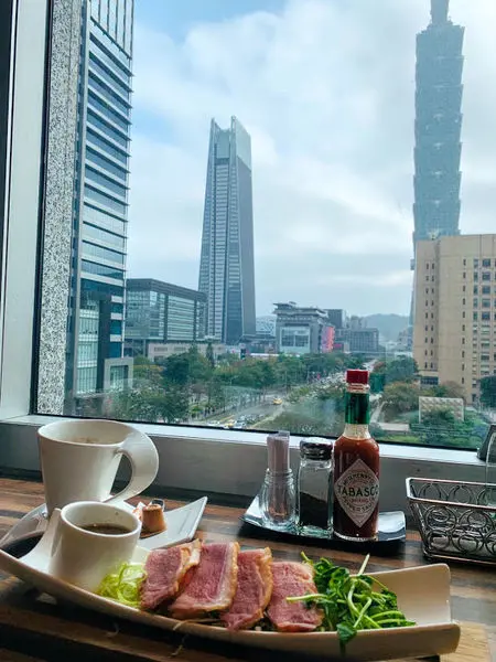 【洋城義大利餐廳誠品信義店】台北101無敵景觀座位區/情人約會餐廳首選/2月底前兩人同行截圖送法式烤田螺