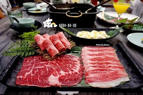 【台北美食】玹火鍋&調酒 夢幻花牆 填飽味蕾也拍照拍到飽 / 東區火鍋推薦 / 忠孝敦化火鍋推薦