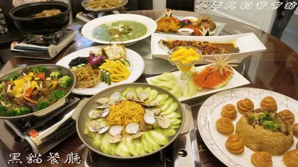 《台中公益路/美食》黑貓食堂(新菜單)◎深入其境直擊~台灣五O年代的街道風采◎懷舊復古的電影場景餐廳/到處都是拍照點◎老師傅的功夫菜傳承中帶入創意新風味套餐◎團體、家庭聚會更是別有一番滋味◎小平凡/美