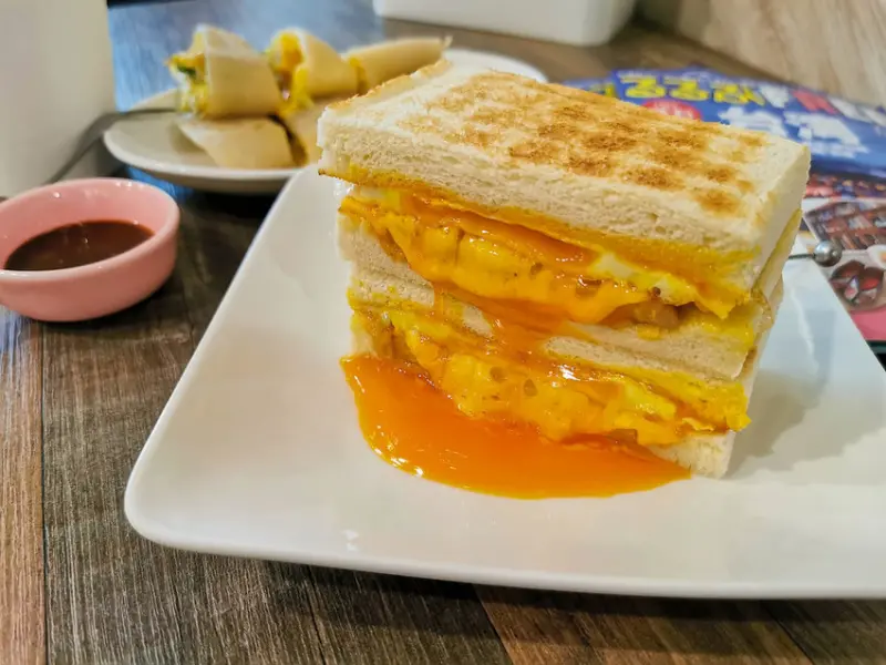 (北門站/西門站)台北早餐/台北早午餐-爆流肉蛋吐司/可蜜達comida北門店,粉漿蛋餅 IG打卡熱點,日本人最愛