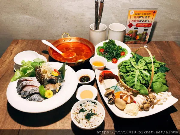 圓圓家愛吃貨-《台北信義》貴婦百貨的美食街就是與眾不同，來自無塵室的超級蔬菜《NICE GREEn 萊點鍋》新鮮直送！