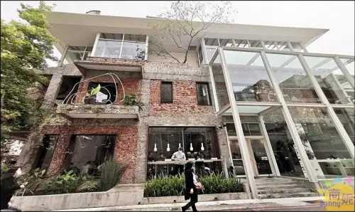 吃茶三千。網評超過1500則4.6星台中絕美茶飲店!紅磚老宅空中茶園玻璃屋IG必訪-商妮吃喝遊樂