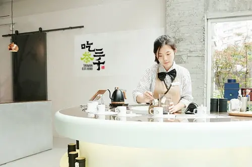 吃茶三千大英概念店：茶飲界的精品，現點鮮萃茶飲，推薦又見檸檬塔！！