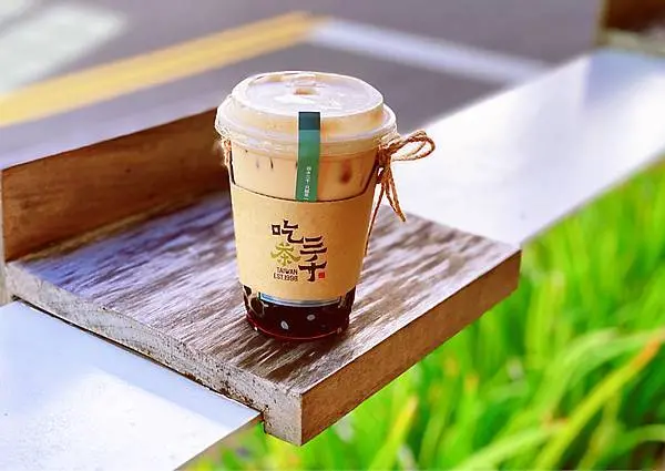 ||吃。台中|| 吃茶三千 有用心的設計感茶館