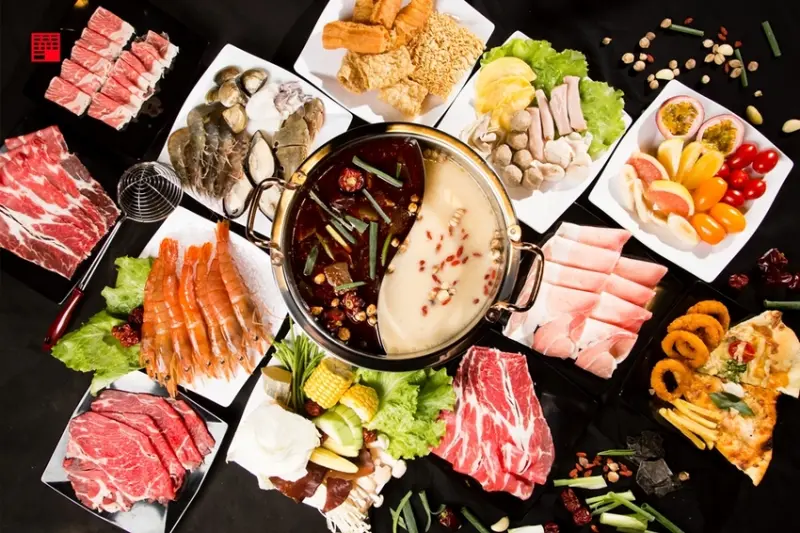 高雄必吃饗麻饗辣！「全台第一間」吃到飽麻辣火鍋有義式冰淇淋、七股活跳蝦、8種現切肉片