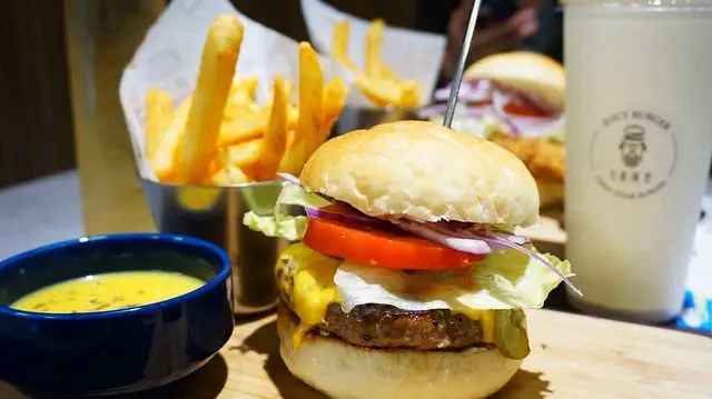 [高雄美食] 朱熹漢堡 大立精品 EATALEE -台南人氣CHOICE手拍漢堡高雄也吃得到了 /高雄美式漢堡/ 大立精品美食 /高雄漢堡推薦