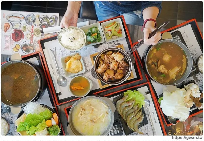 麻油雞、烏骨雞、螺肉蒜全都搬進咖啡館，用餐不限時還可免費停車！！ - 吃關關