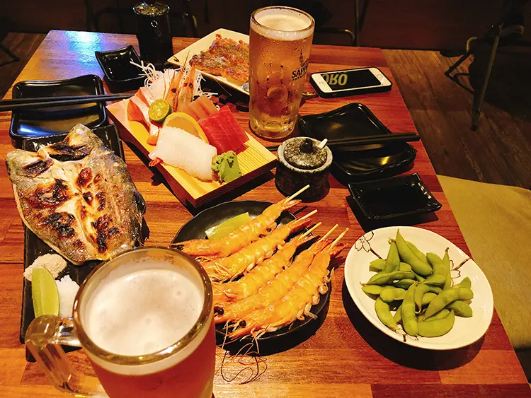 板橋居酒屋推薦 漁網居酒屋 現撈海鮮 新鮮魚貨 北海道甜蝦 上選生魚片 高CP值海鮮 北海道生啤酒買2送1  板橋新埔站居酒屋推薦
