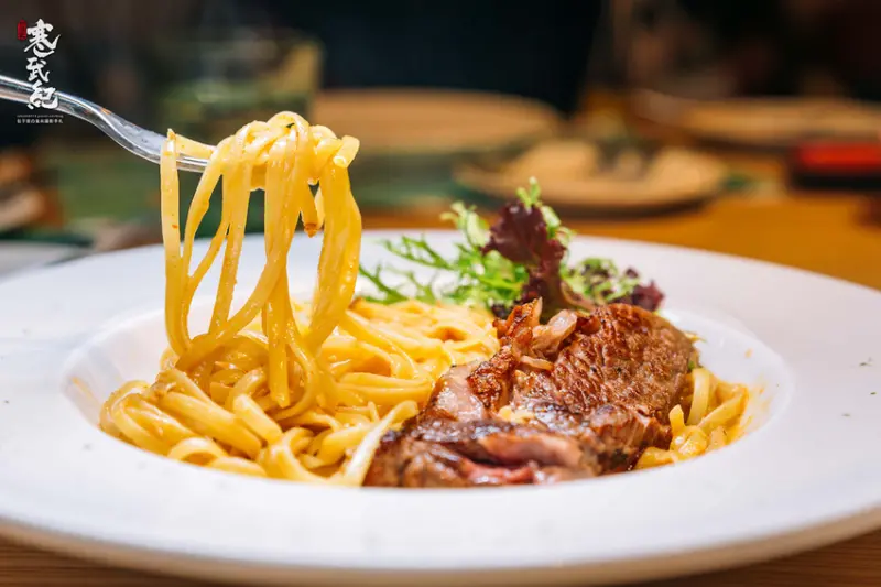 【中肯‧食記】微笑餐桌Smile Table．捷運南京三民站｜民生社區溫馨西餐廳．生鮮活龍蝦肋眼牛排．招牌必喝精燉龍蝦湯！