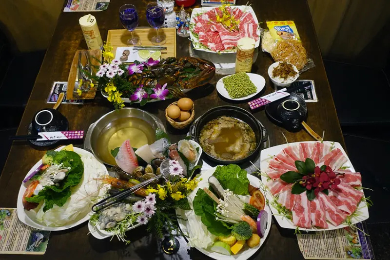 新莊有機火鍋推薦-喜園涮涮鍋，慈心有機農場直送蔬菜、有機認證海鮮及生鮮食材，多樣化湯底新鮮美味又養生