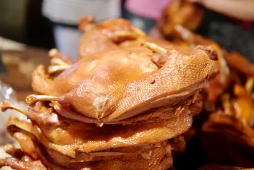 鴨母寮公有零售市場，台南市第三大傳統市場：古早味市井庶民日常的獨特（來去台南慢慢走～七）