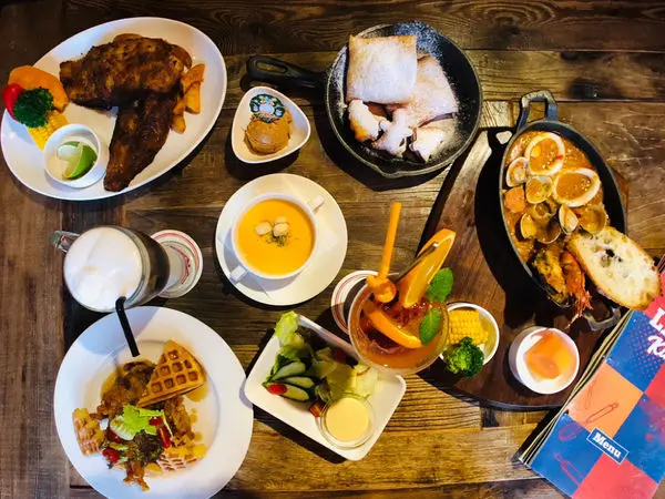 【中壢|Lala kitchen 美式餐廳】楓糖炸雞鬆餅，南方焦魚，克里奧爾濃湯飯，親子餐廳，派對聚餐，中央大學校園美食(內附菜單)