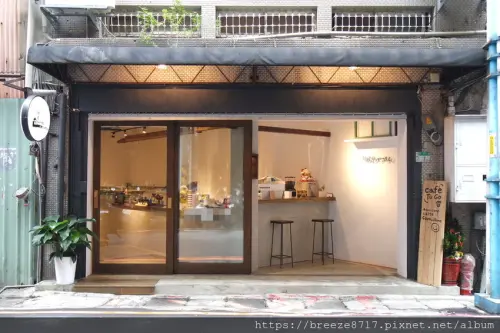 那裡的咖啡店 The Place ｜勾追好吃抹茶毛巾捲千層【新北市】