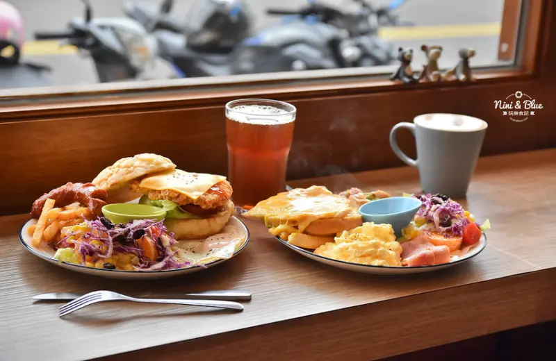 台中早午餐，特色波蘿堡、超會牽絲乳酪起司、也有咖哩與燉飯正餐-妮妮布魯
