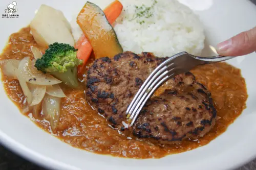 日本職人超狂札幌黃咖哩，香濃多層次飽滿甜味、米飯也超好吃 x 超人氣日本必吃美食（大立精品 EATALEE大立超市) - 跟著尼力吃喝玩樂＆親子生活