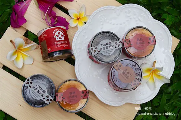 【聖誕派對必備～台南起士公爵】小小公爵杯子乳酪蛋糕（楓糖蔓越莓/75％特濃皇家布朗尼/朱古力圓舞曲）。有了最完美的聖誕甜點，一起來辦聖誕party吧！